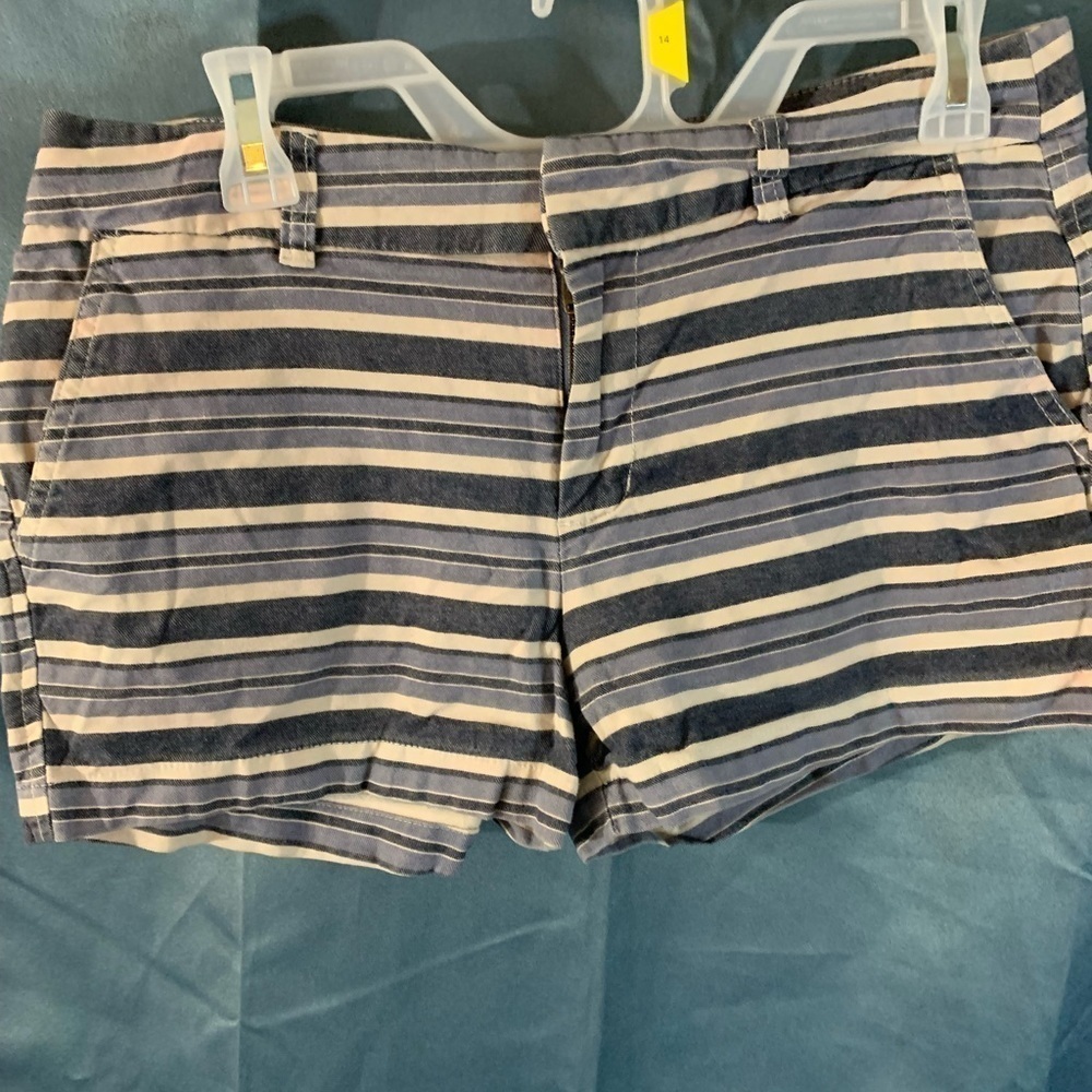 GAP khaki shorts - Picture 1 of 3